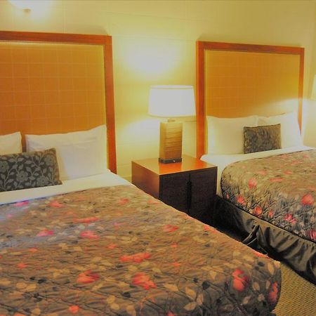 Derrick Motel Эдмонтон Экстерьер фото